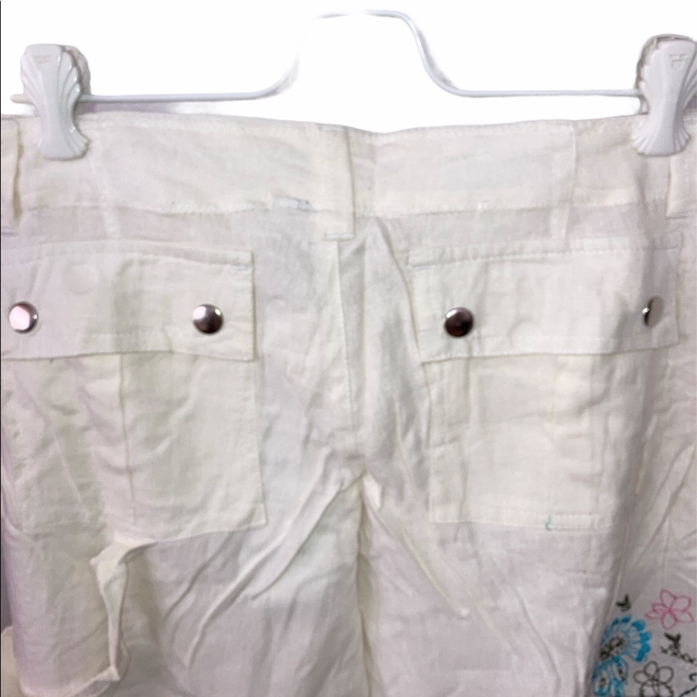 White Capri Pants With Embroidery Medium - Picture 4 of 6